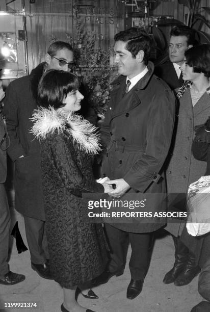 Jacques Demy et sa femme Agnès Varda lors de la première du film 'Le Bonheur' à Paris le 23 février 1965, France.
