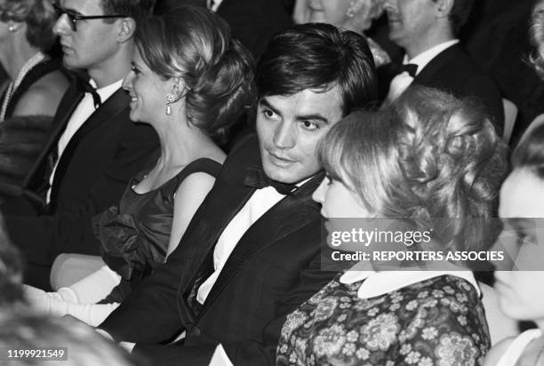 Jean-Claude Drouot et sa femme Claire lors d'une 1ère à Paris en 1965, FRance.