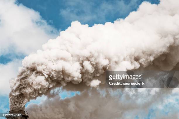 thick smoke coming from an industrial chimney - fumo imagens e fotografias de stock