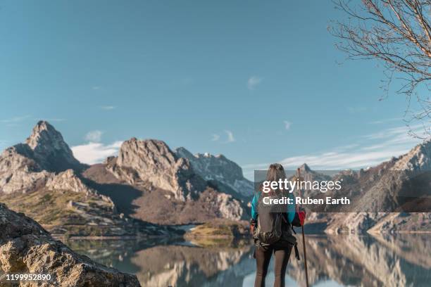 a pilgrim on the way to santiago looking at the landscape at the vadiniense way route - jakobsweg stock-fotos und bilder