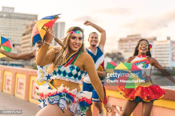 karneval - brasilianische kultur - carnaval recife stock-fotos und bilder
