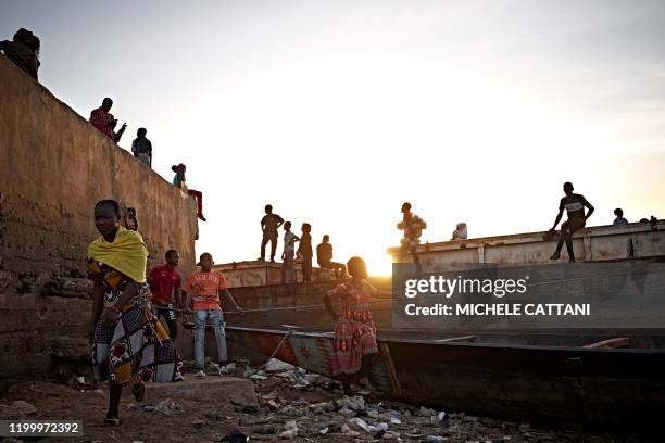 Young Malians are seen while attending the Festival on the Niger in Segou in central Mali, on February 8, 2020. - Ségou'Art, also known as the...