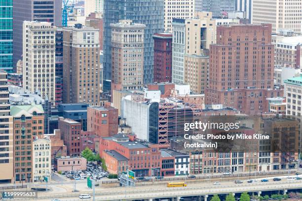 architecture of pittsburgh - downtown pittsburgh street stock pictures, royalty-free photos & images