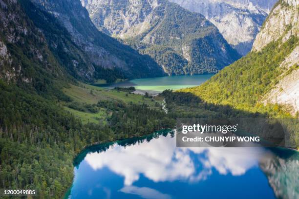 beschauliche aussicht auf königssee, bayern - bayerischer wald stock-fotos und bilder