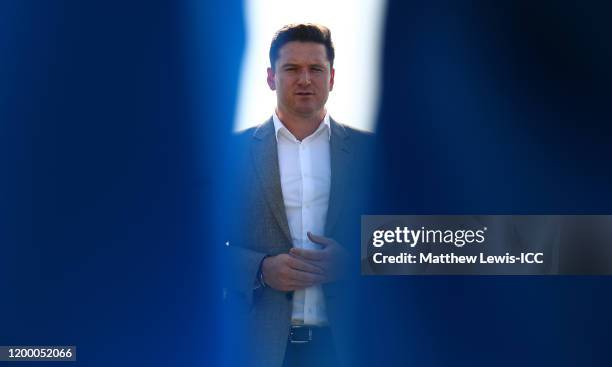 Former South African cricketer Graeme Smith talks to the South African U19 team ahead of the ICC U19 Cricket World Cup Group D match between South...