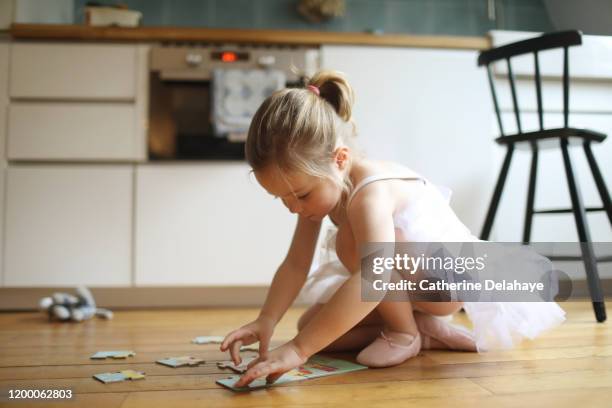 a 4 years old girl dressed as a dancer, playing in the kitchen - 4 5 years stock-fotos und bilder