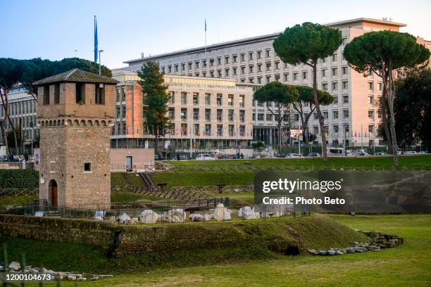 het paleis van de voedsel-en landbouworganisatie (fao) van de verenigde naties in rome - un food and agriculture organization stockfoto's en -beelden