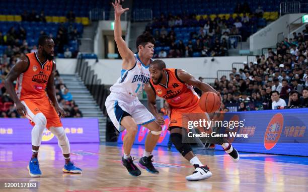 Preston Knowles of Mono Vampire in action during the ASEAN Basketball League match between Taipei Fubon Braves and Mono Vampire at Taipei Heping...