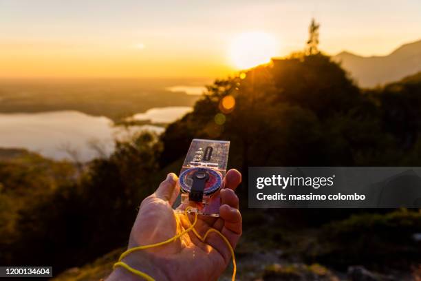 compass for hiking in hand, - touch map stock-fotos und bilder