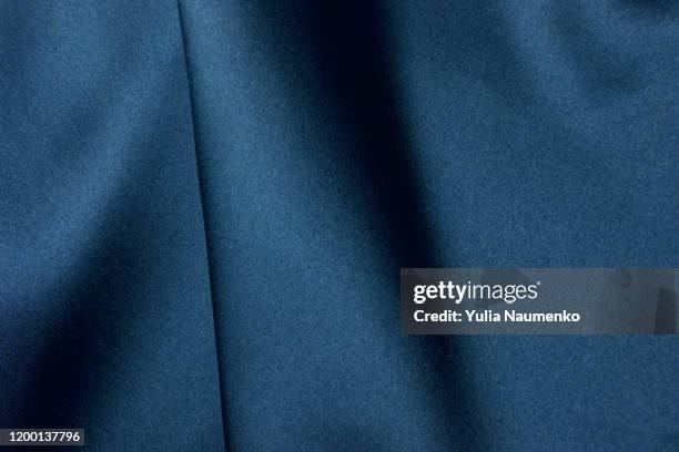 wavy folds of grunge blue silk texture satin velvet material or luxurious blue silk as background, folds of blue silky fabric. - texture douce photos et images de collection