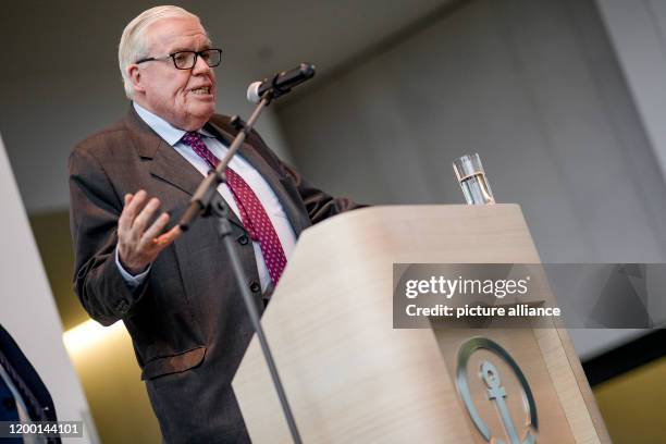 February 2020, Hamburg: Klaus-Michael Kühne, entrepreneur, speaks to employees at the headquarters of Kühne und Nagel AG. Federal Development...