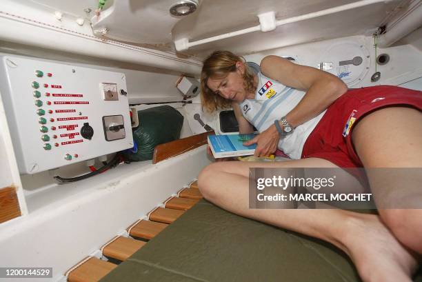 Photo datée du 13 juin 2003 à Le Pouliguen, de Raphaela Le Gouvello à l'intérieur de sa planche à voile. La jeune femme tentera la traversée du...