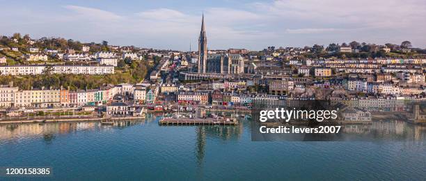 temprano en la mañana en cobh, condado de cork, irlanda - condado de cork fotografías e imágenes de stock