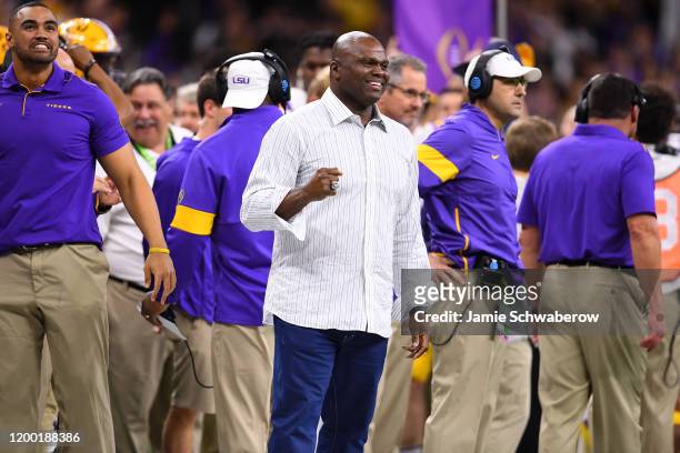 Alumni and ESPN broadcaster Booger McFarland cheers on his team against the Clemson Tigers during the College Football Playoff National Championship...