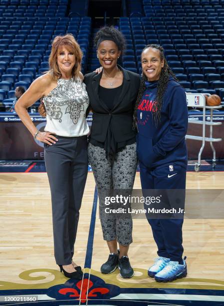 Assistant coaches Nancy Lieberman and Teresa Weatherspoon poses for a photo with WNBA legend Swin Cash before the game on February 11, 2020 at the...