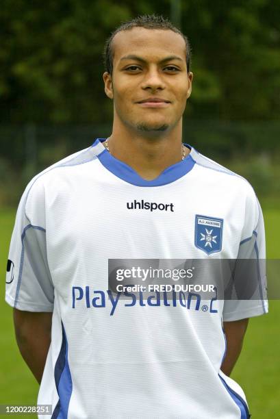 Photo prise le 26 juillet 2004 à Auxerre de Younes Kaboul lors de la présentation à la presse de la nouvelle équipe de l'AJ Auxerre pour la saison...