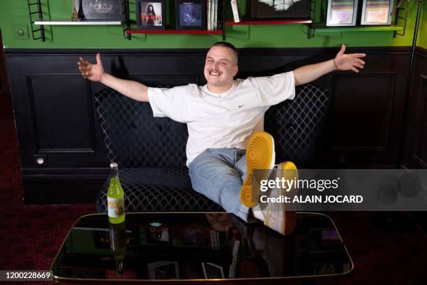 Glints Singer 54 Maarschalk Stock Photos, High-Res Pictures, and Images - Getty Images