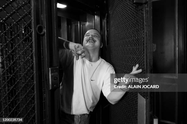 Glints Singer 54 Maarschalk Stock Photos, High-Res Pictures, and Images - Getty Images