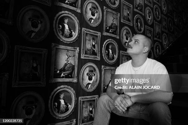 Glints Singer 54 Maarschalk Stock Photos, High-Res Pictures, and Images - Getty Images