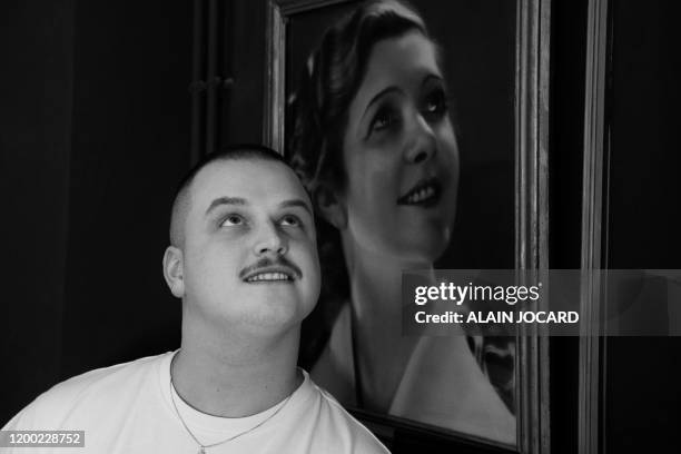 Glints Singer 54 Maarschalk Stock Photos, High-Res Pictures, and Images - Getty Images