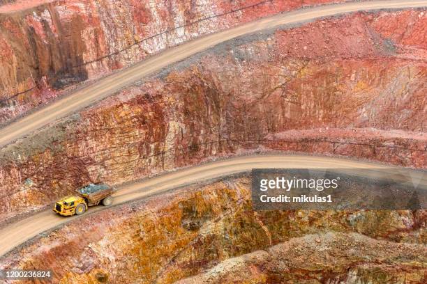 nouvelle mine d'or cobar - coal mine stock photos et images de collection
