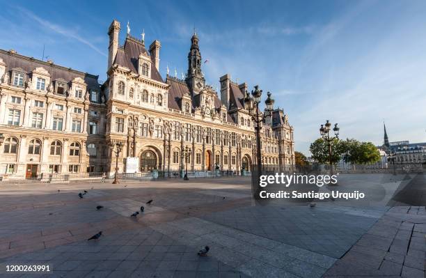 paris city hall - hotel de ville fotografías e imágenes de stock