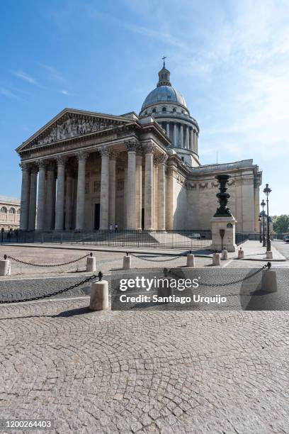 the pantheon in paris - quartier de la madeleine photos et images de collection