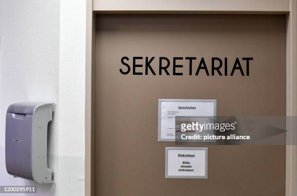 February 2020, Berlin: The door to the secretariat at the Friedensburg-Oberschule in Berlin, an integrated secondary school with a grammar school and...