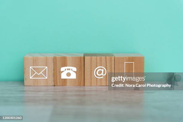 contact us symbol - wooden sign post stockfoto's en -beelden