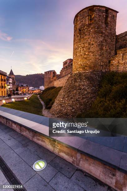 fortified wall of city of ponferrada - sunny leon stock pictures, royalty-free photos & images