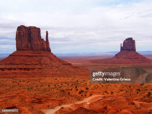 usa monument valley - butte rocky outcrop stock pictures, royalty-free photos & images