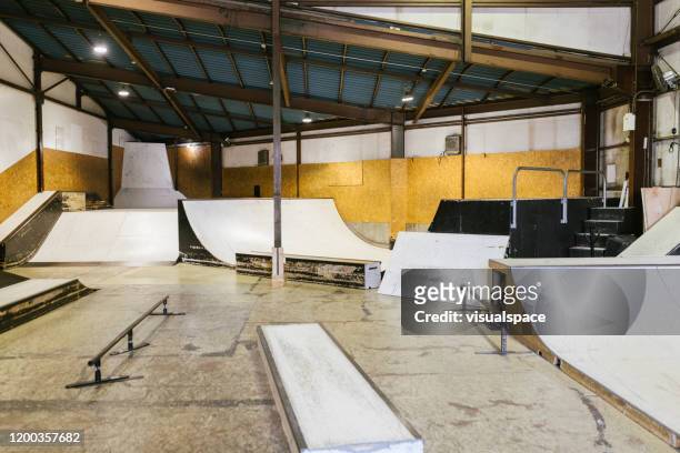 empty skateboard park - ramp stock pictures, royalty-free photos & images