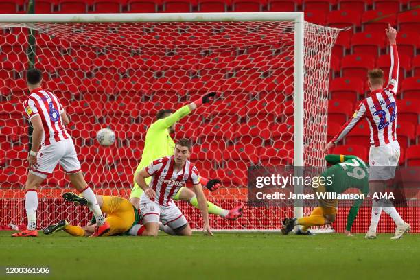 Tom Barlhuizen of Preston North End scores a goal to make it 2-0 during the Sky Bet Championship match between Stoke City and Preston North End at...