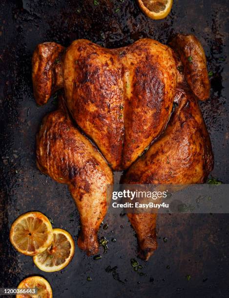 boterachtige geroosterde kip - roast chicken stockfoto's en -beelden
