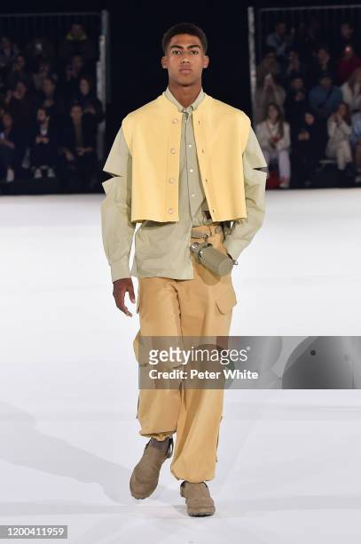 Jacquemus Fall 2020 Runway Photos and Premium High Res Pictures - Getty ...