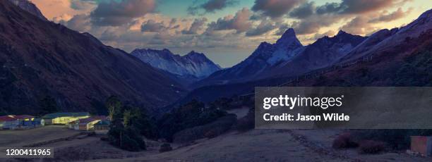 landscapes of nepal in the everest region - high walde stock pictures, royalty-free photos & images
