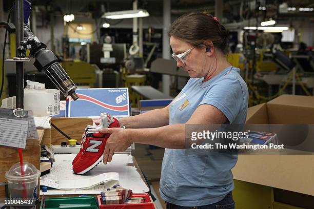 Galaxy scald muscle 150 New Balance Shoe Factory Photos and Premium High Res Pictures - Getty  Images