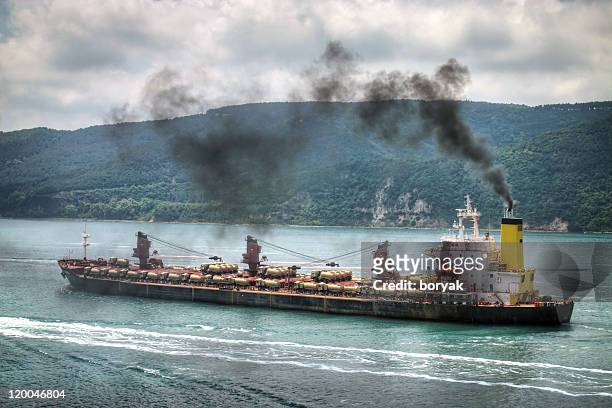 polluting vessel - ship fumes stock pictures, royalty-free photos & images