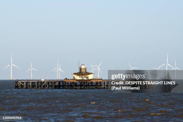 lost the fight (remains of herne bay pier, kent) - herne bay foto e immagini stock