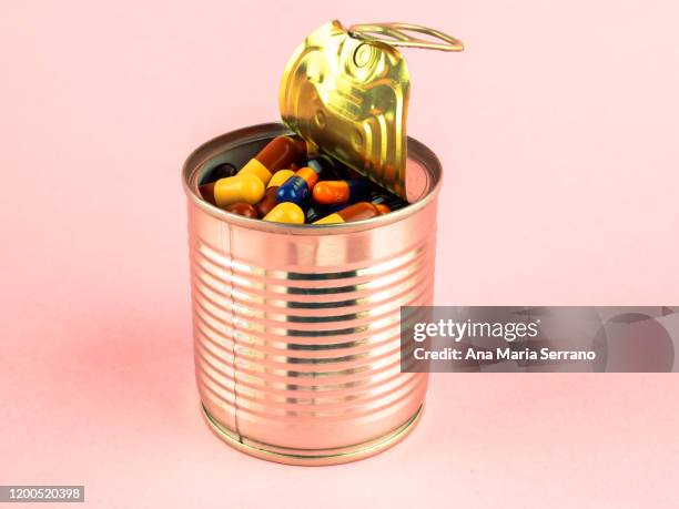 concept of drug contamination. an open tin can full of colored pills - food contamination 個照片及圖片檔