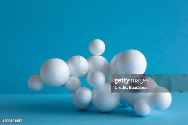 polystyrene balls glued together - cell structure - polystyrene foam fotografías e imágenes de stock
