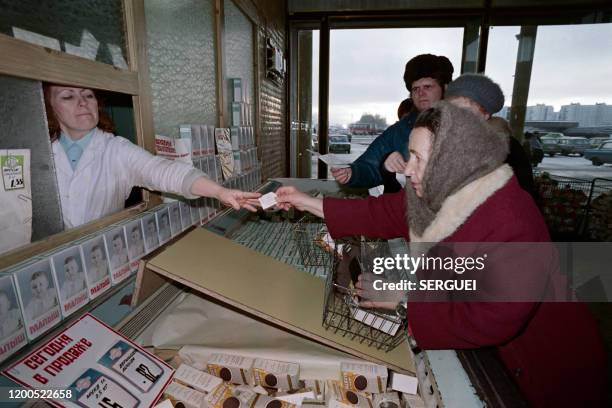 Soviet Meat Line Rations 223 Soviet Food Line Stock Photos, High-Res Pictures, and Images ...