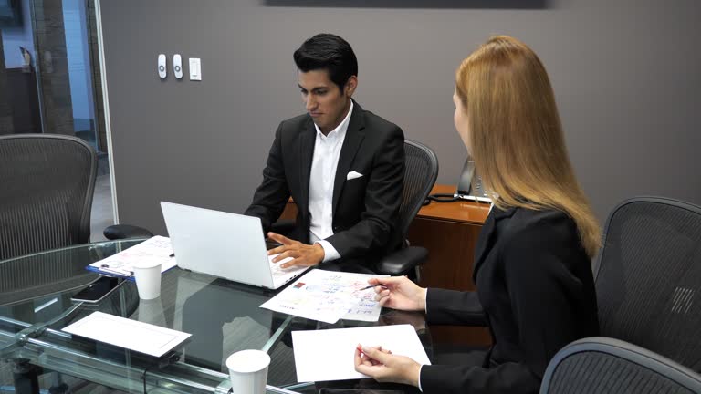 https://media.gettyimages.com/id/1200538389/video/latin-business-people-using-data-base-for-business-analysis.jpg?b=1&s=640x640&k=20&c=bRGwOJDmvKAypzuMeqNJQA4-8ErEpfaf8xuXsLIG8eQ=