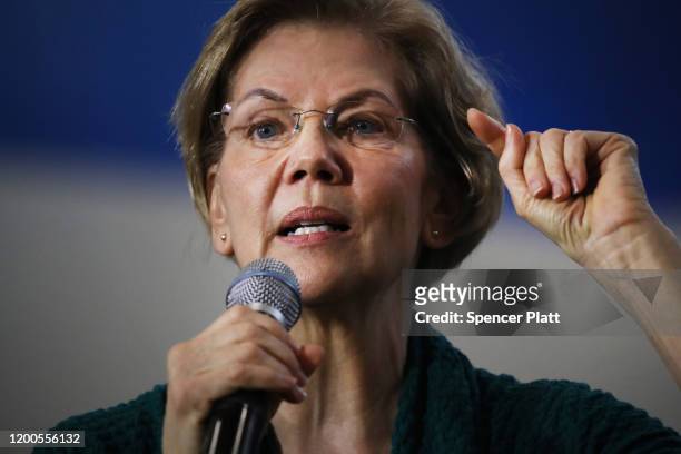 Democratic presidential candidate Sen. Elizabeth Warren speaks during a town hall event at Weeks Middle School on January 19, 2020 in Des Moines,...