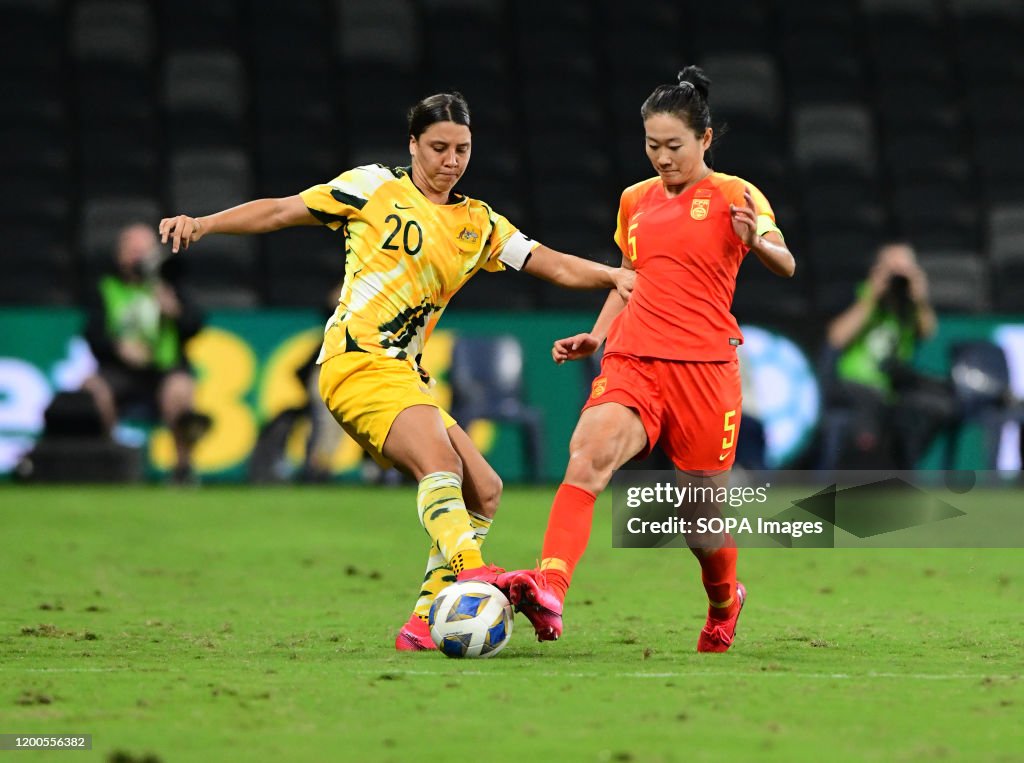 Samantha May Kerr (L) and Wu Haiyan (R) in action during the...