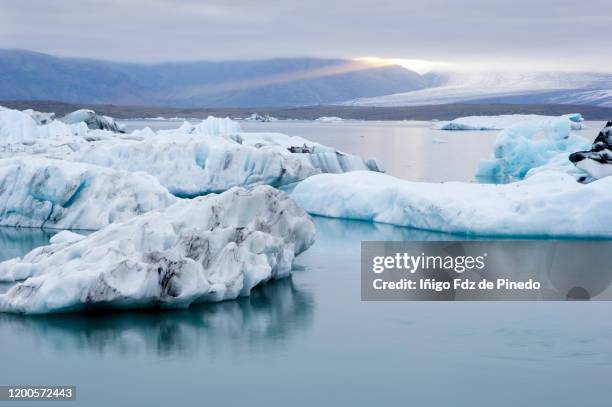 jokulsarlon glacier lagoon, breidamerkurjokull, vatnajkull, austurland, iceland. - de ices stock pictures, royalty-free photos & images