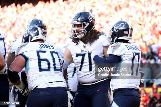 Dennis Kelly of the Tennessee Titans reacts with teammates after catching a 1 yard touchdown pass in the second quarter against the Kansas City...