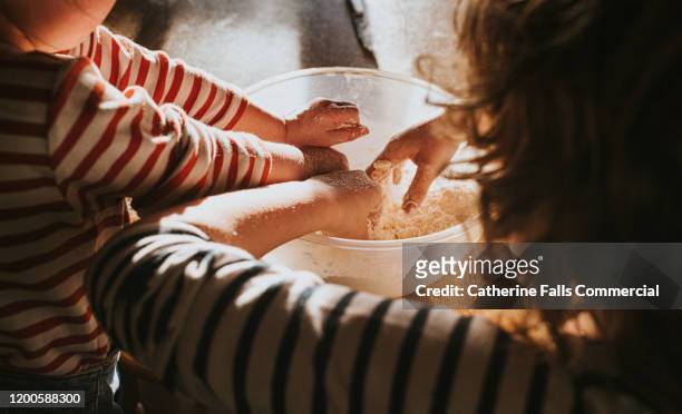 baking scones - cooking mess imagens e fotografias de stock