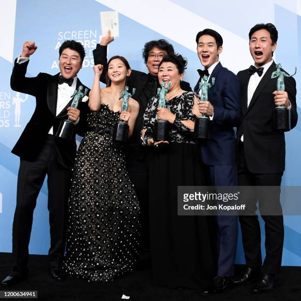 Song Kang Ho, So-dam Park, Bong Joon-ho, Jeong-eun Lee, Woo-sik Choi, and Sun-kyun Lee, winners of Outstanding Performance by a Cast in a Motion...