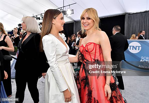 Sag Awards Millie And Ariana Grande Millie Bobby Brown And Cara